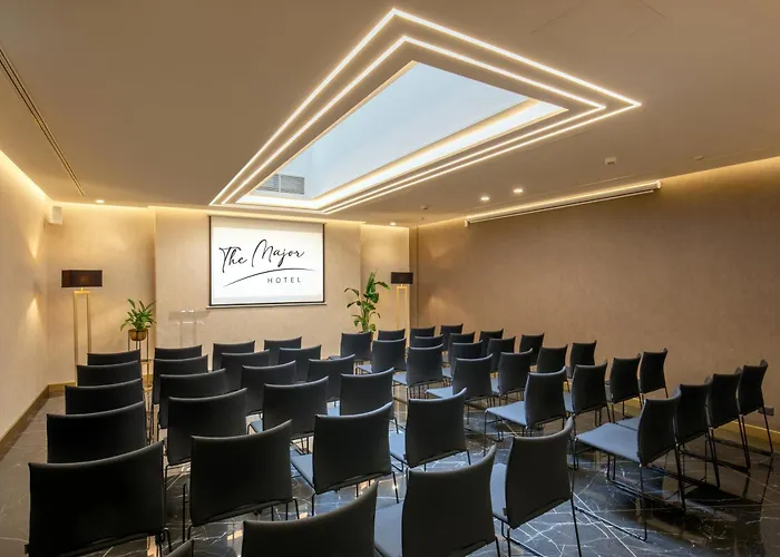 מלון The Major 4*
